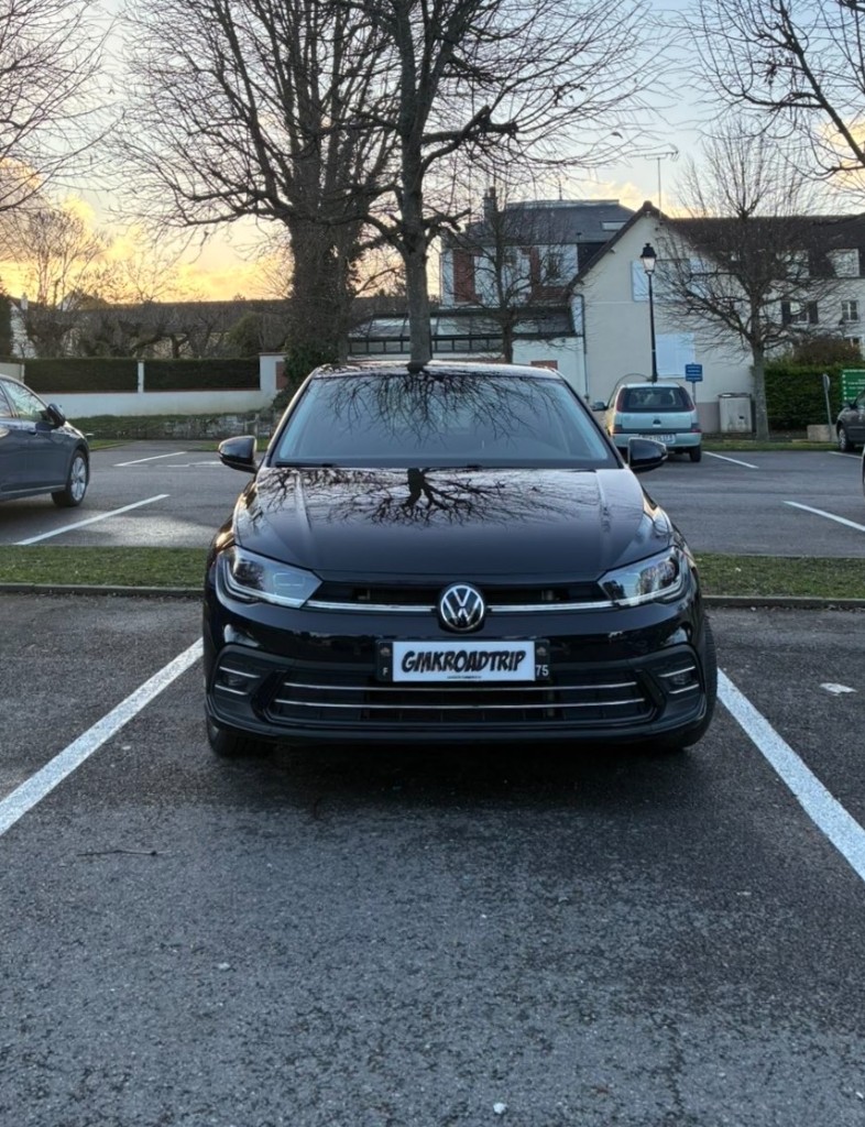 Volkswagen Polo Active noire - vue avant principale