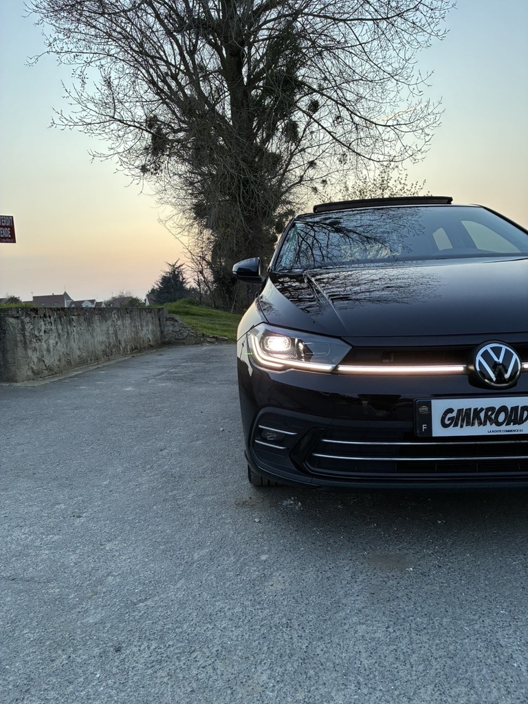Volkswagen POLO VI - avant gauche