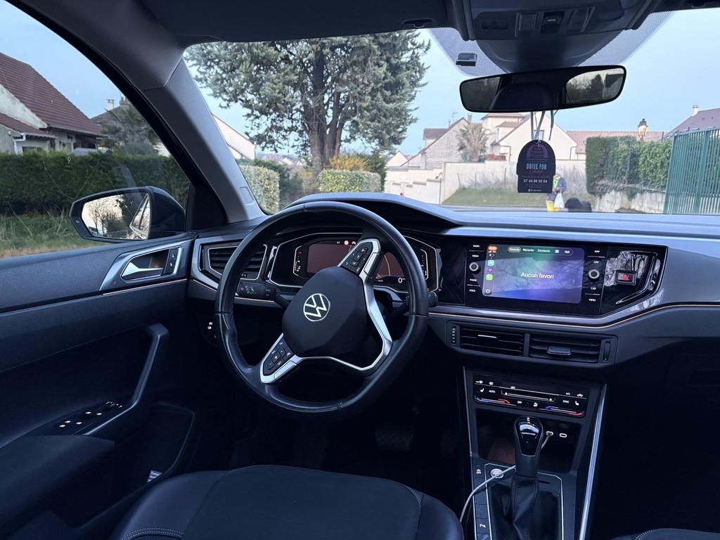 Volkswagen POLO VI - poste conducteur